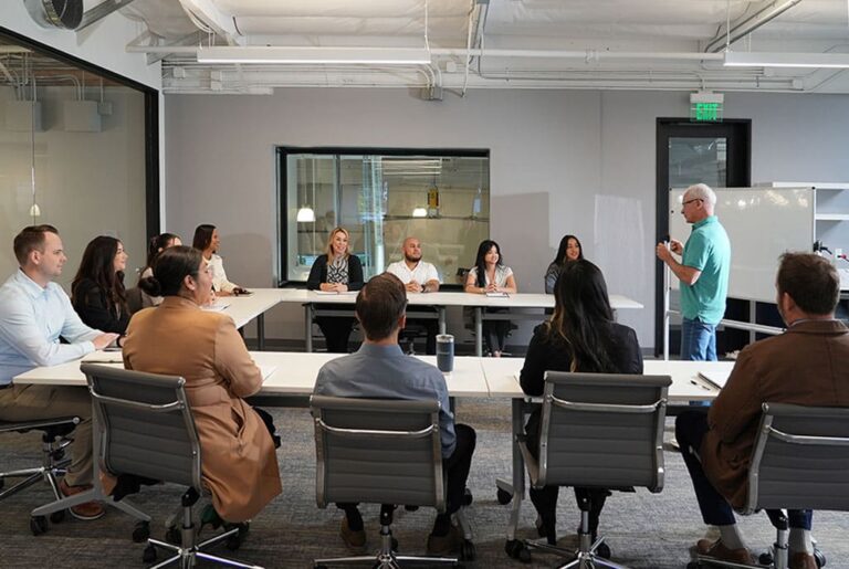 Vistage vs. Traditional Leadership Development